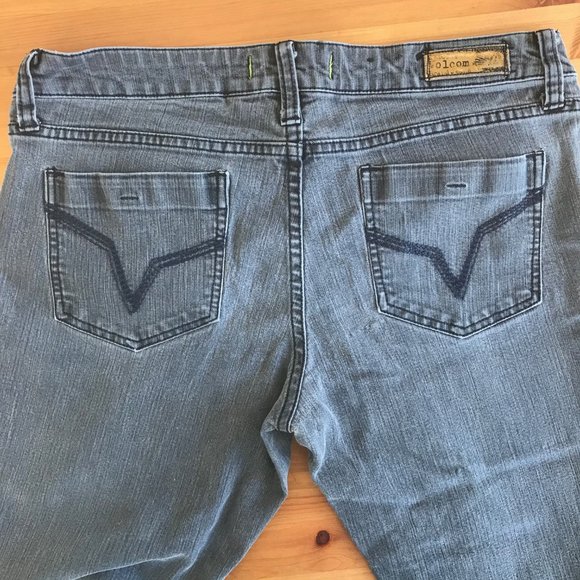 Low-Rise Volcom Blue Jeans - Picture 2 of 5